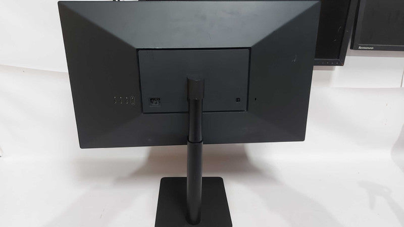 LG UltraFine 27 Inch 16:9 5K IPS Monitor Display (5120 x 2880) (27MD5KL-B)