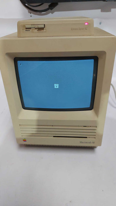 Vintage Apple Macintosh SE M5011 1MB Ram / READ #