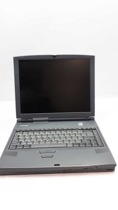 Vintage Toshiba Tecra 8000 - Pentium II Vintage Laptop &