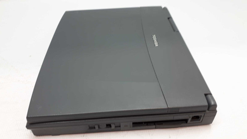 Vintage Toshiba Tecra 8000 - Pentium II Vintage Laptop &