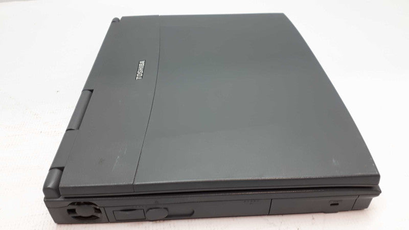 Vintage Toshiba Tecra 8000 - Pentium II Vintage Laptop &