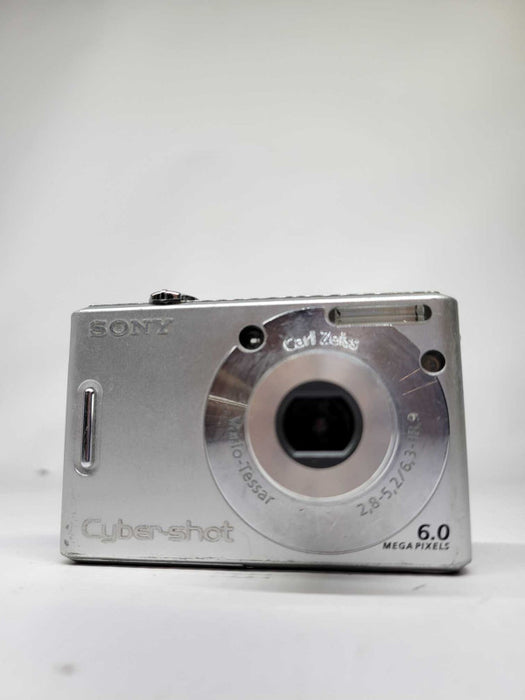 Sony Cyber-shot DSC-W30 6.0MP Digital Camera (AS-IS)