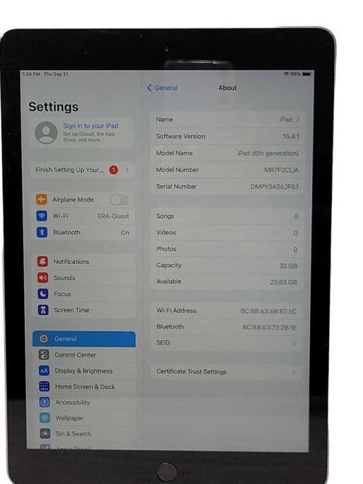 Apple iPad 6th Gen. A1893 9.7\\" 32GB Wi-Fi _
