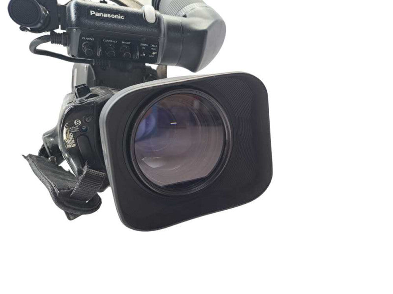 Panasonic AJ-D700K DVCPRO Camcorder + Fujinon Aspheric & IF 19x TV Zoom Lens  )