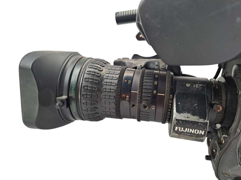 Panasonic AJ-D700K DVCPRO Camcorder + Fujinon Aspheric & IF 19x TV Zoom Lens  )