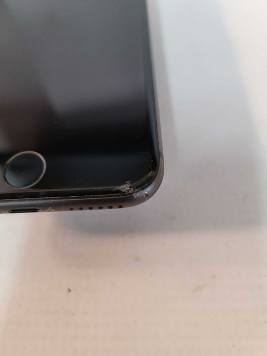 Apple iPhone 8 64GB (A1905) - READ