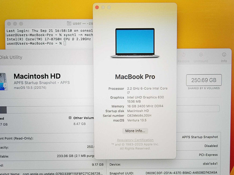 Apple Macbook 2018 15\\" Core i7-8750H @ 2.2GHz 16GB DDR3 250GB SSD [Read] (