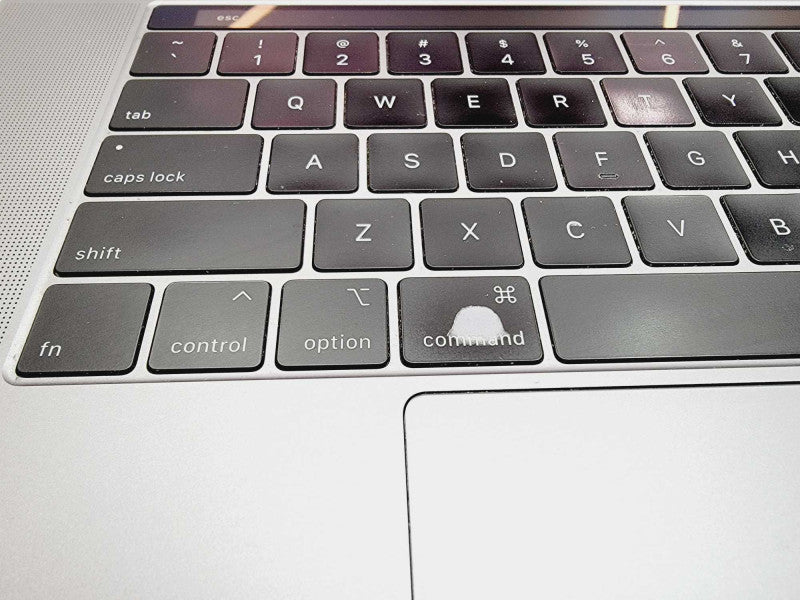 Apple Macbook 2018 15\\" Core i7-8750H @ 2.2GHz 16GB DDR3 250GB SSD [Read] (