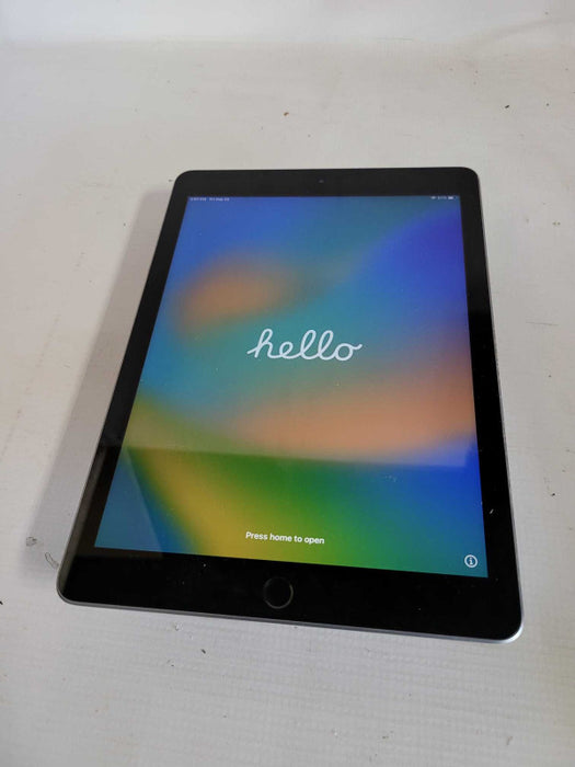 Apple iPad 6th Gen (A1893) - READ