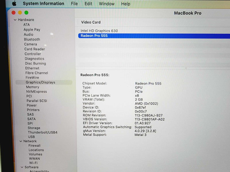 Apple Macbook Pro 2017 15\\" Core i7-7700HQ @ 2.8GHz 16GB DDR3 250GB SSD Radeon Pro 555 2GB (