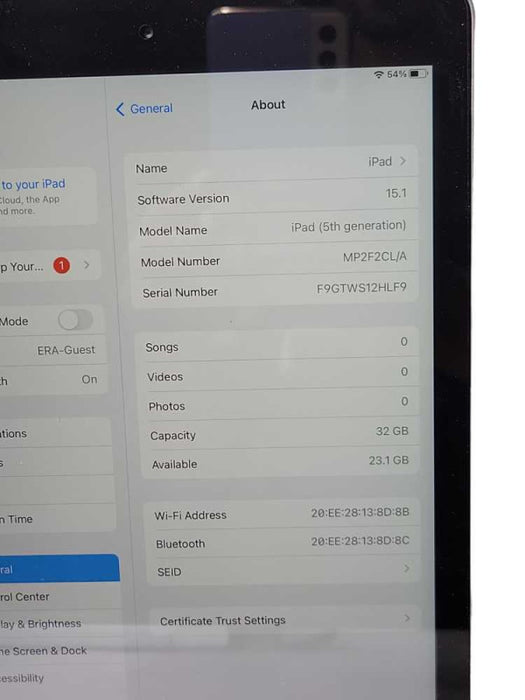 Apple iPad 5th Gen. 32GB, Wi-Fi, 9.7in A1822 Q_