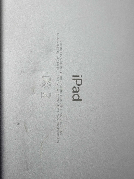 Apple iPad 5th Gen. 32GB, Wi-Fi, 9.7in A1822 Q_