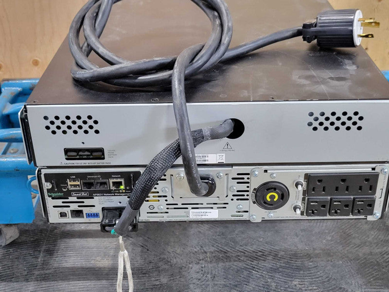 APC SMX3000RMLV2UNC 3000VA UPS with SMX120RMBP2U external Battery Pack, SEE _