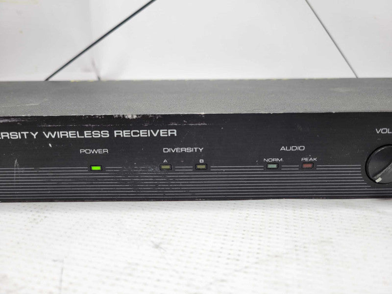 SHURE L4 DIVERSITY WIRELESS RECEIVER L4-CF, READ _