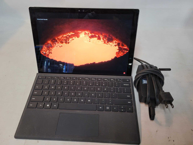 Microsoft Surface Pro 4 (1724) - i5-6300U, 8GB RAM, 256GB SSD
