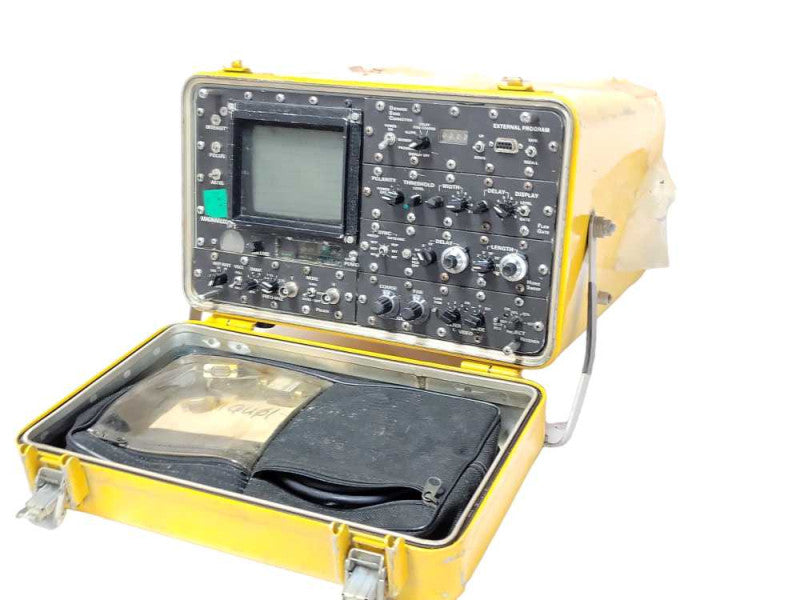 MAGNAFLUX ULTRASONIC FLAW DETECTOR MXU-715/E, READ _
