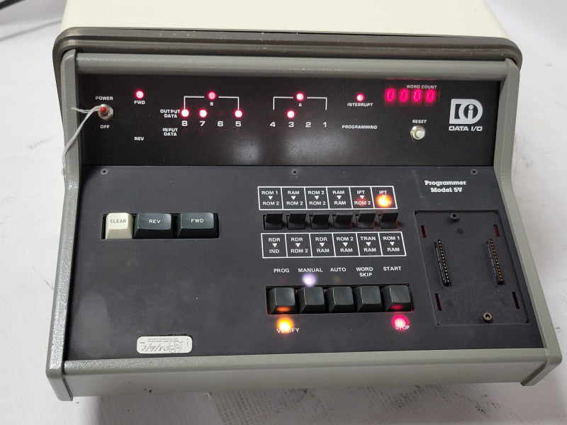 Data I/O programer Model 5V 999-3500, Powers on, READ _