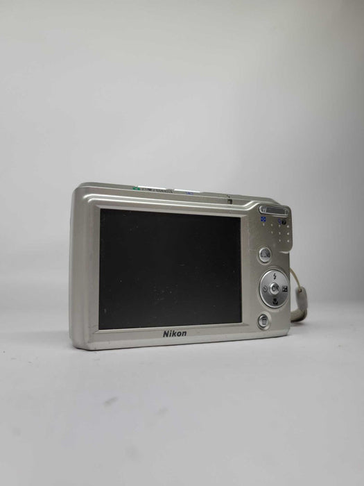 Nikon Digital Camera Coolpix L16 7.1MP Digital Camera