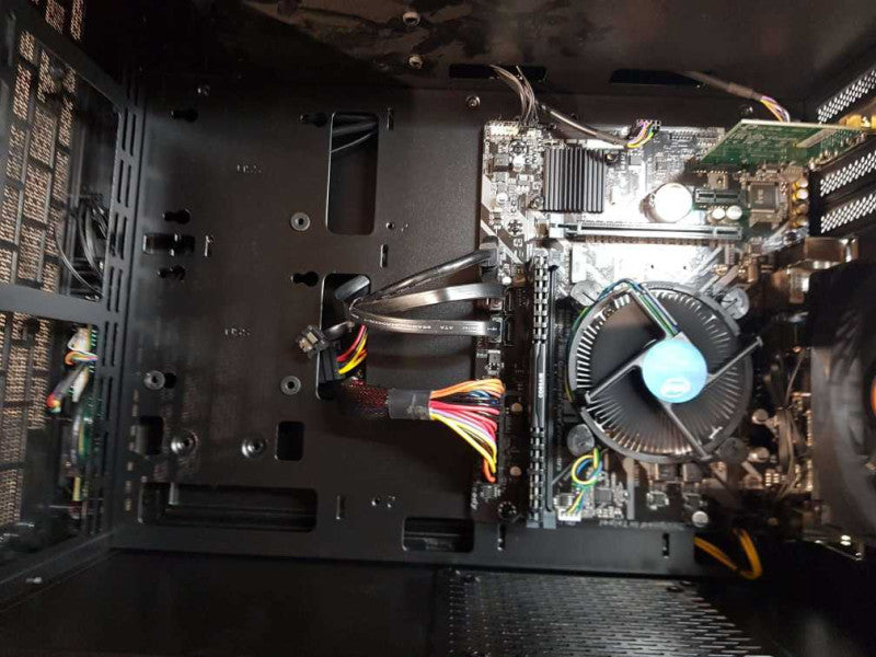 Custom PC Intel(R) Core ( TM ) i3 - 8100 CPU @ 3.60GHz 8GB DDR4 Ram Q