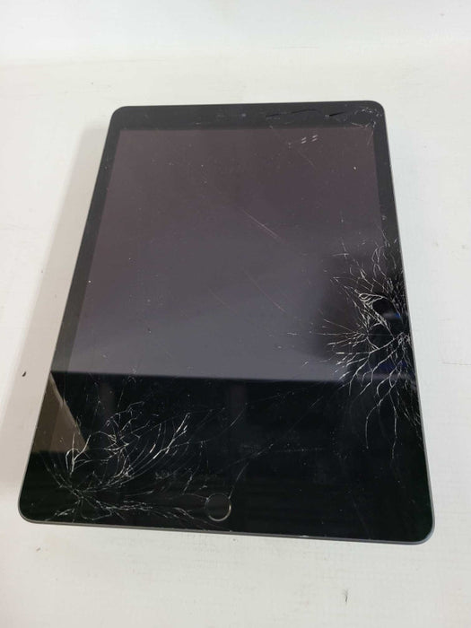 Apple iPad 8th Gen 32GB (A2270) - READ
