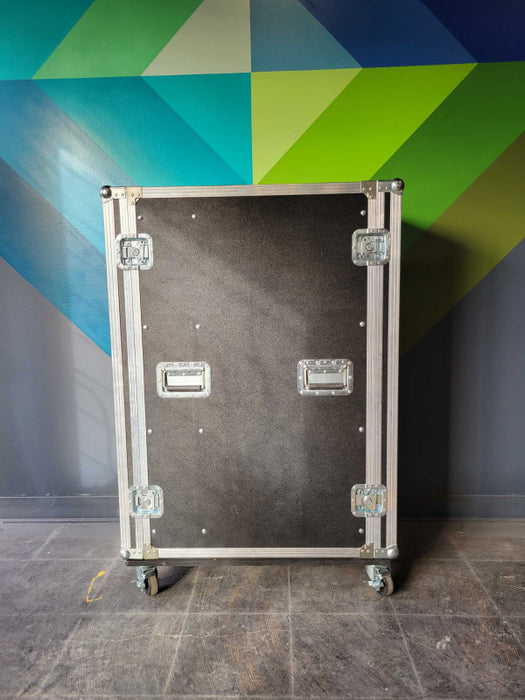 Flytecase - FlyghtPro Rack Case 33Dx20Wx45H on wheels.