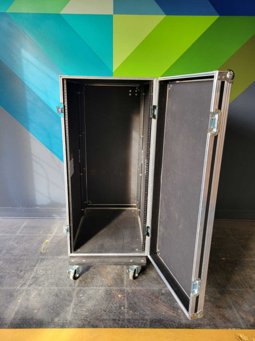Flytecase - FlyghtPro Rack Case 33Dx20Wx45H on wheels.