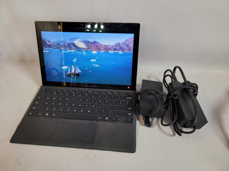 Microsoft Surface Pro 4 (1724)- i5-6300U, 8GB RAM, 256GB SSD - READ