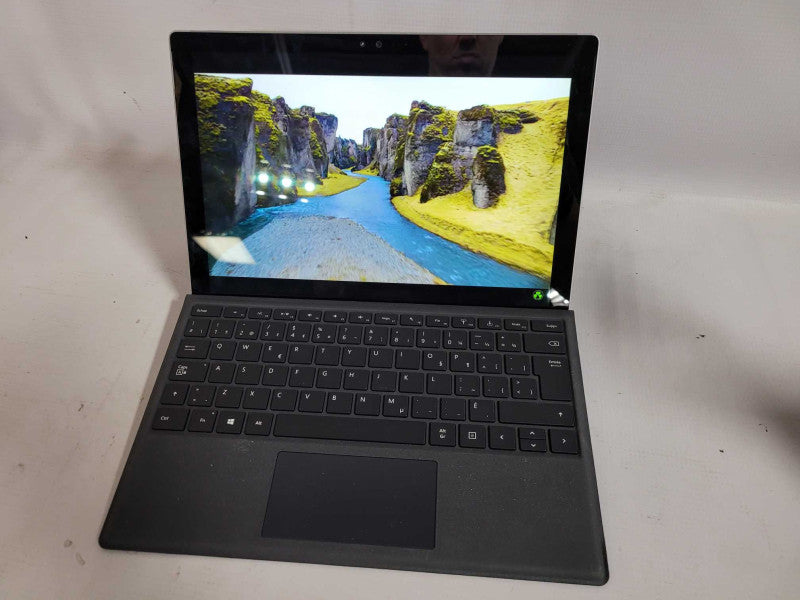 Microsoft Surface Pro 4 - i7-6650U, 16GB RAM, 256GB SSD - READ