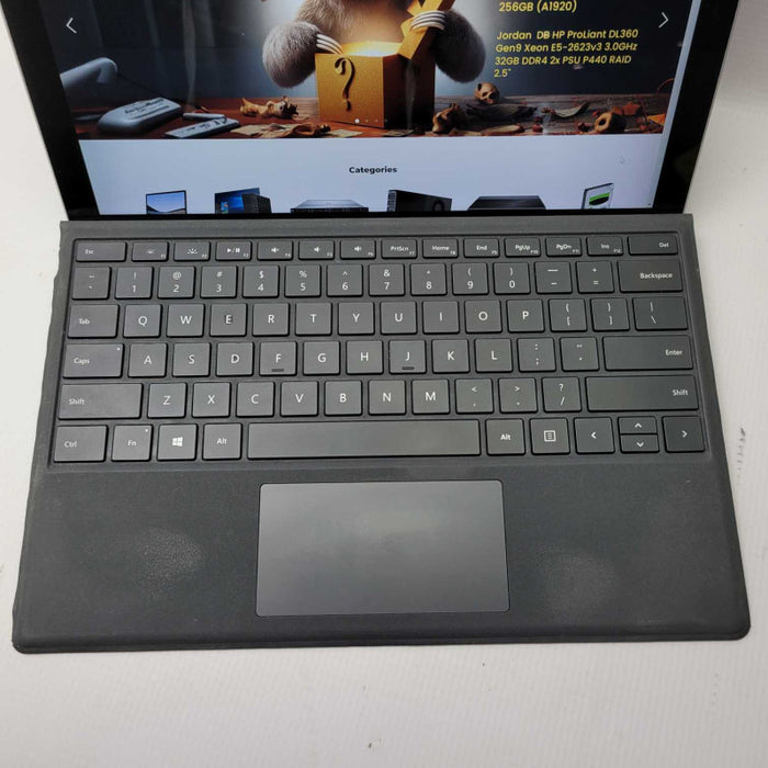 Surface Pro 4 Intel Core i7-6650U @2.20GHz 16GB RAM & 256GB Strage  -