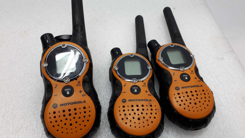 Motorola T8510 LCD Screen TalkAbout  Two-Way Radio Walkie Talkie with cradle &