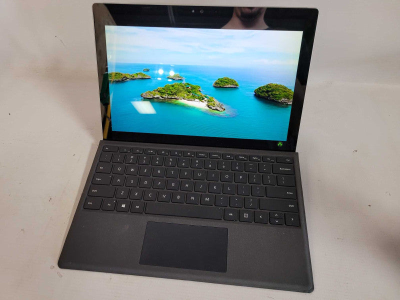 Microsoft Surface Pro 4 - i7-6650U, 8GB RAM, 256GB SSD - READ