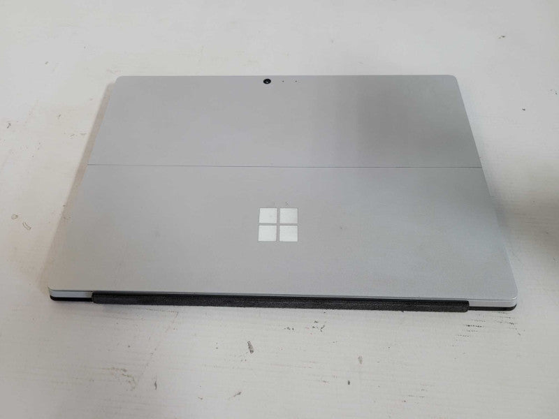 Microsoft Surface Pro 4 - i7-6650U, 8GB RAM, 256GB SSD - READ