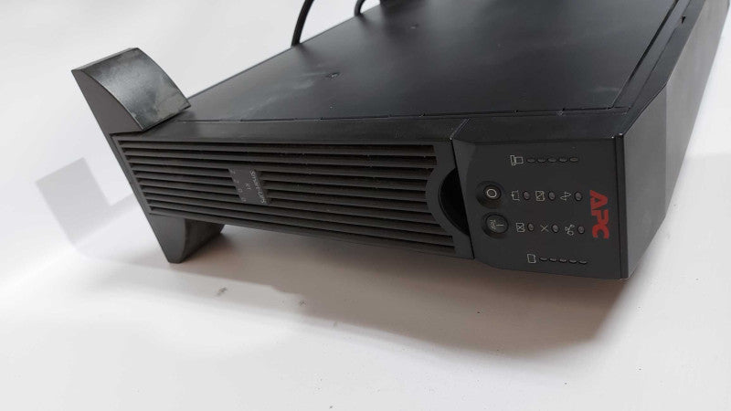 APC Smart-UPS RT 2200 W/ AP9630 interface card - READ #