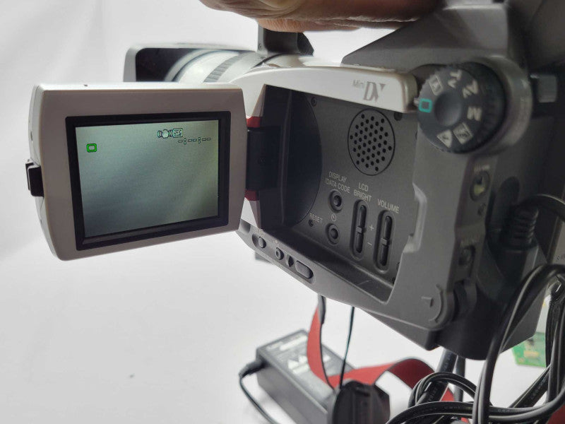 Canon DM-GL1A 3CCD Mini DV Digital Video Camcorder, READ _