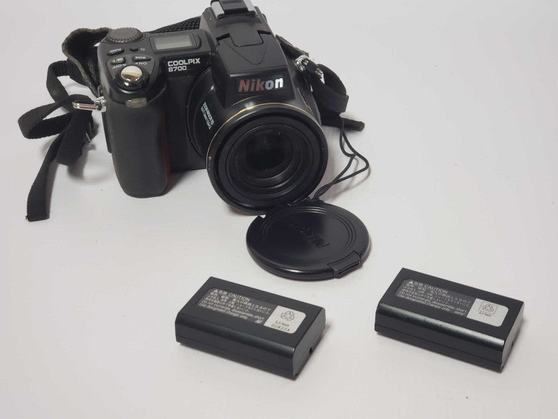 Nikon Coolpix 8700 8.0MP Digital Camera |