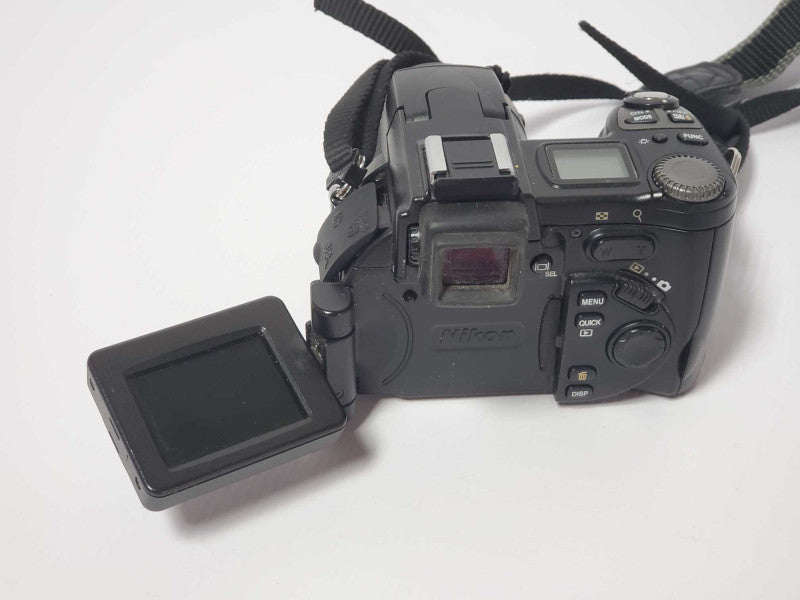 Nikon Coolpix 8700 8.0MP Digital Camera |