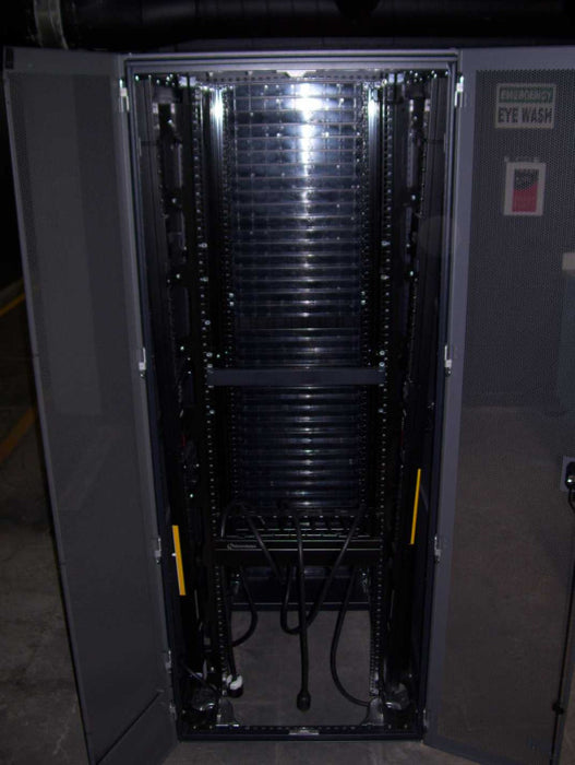 HP 430974-001 10842 Gen2 42U RACK + 2 x APC AP8941 PDUs  *