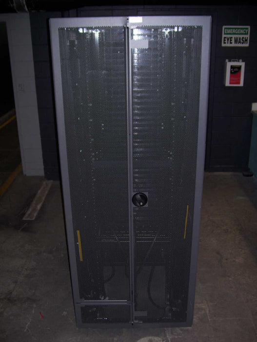 HP 430974-001 10842 Gen2 42U RACK + 2 x APC AP8941 PDUs  *