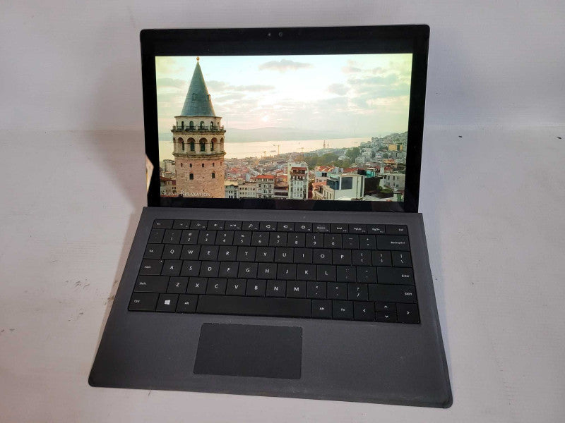 Microsoft Surface Pro 4 - i5-6300U, 8GB RAM, 256GB SSD