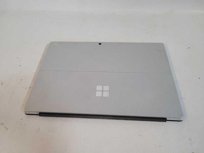 Microsoft Surface Pro 4 - i5-6300U, 8GB RAM, 256GB SSD