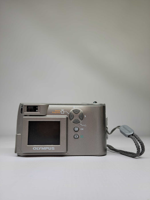 Vintage Olympus D-550 Zoom 3.0 Megapixel Digital Camera - Silver