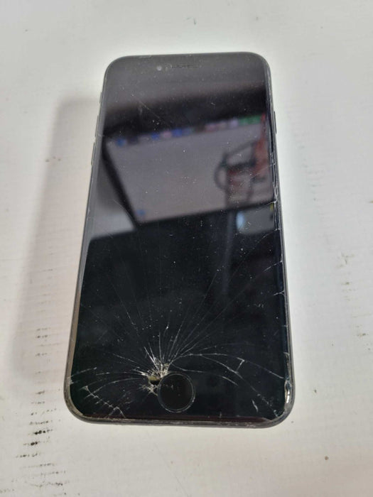 Apple iPhone 7 32GB (A1778) - READ