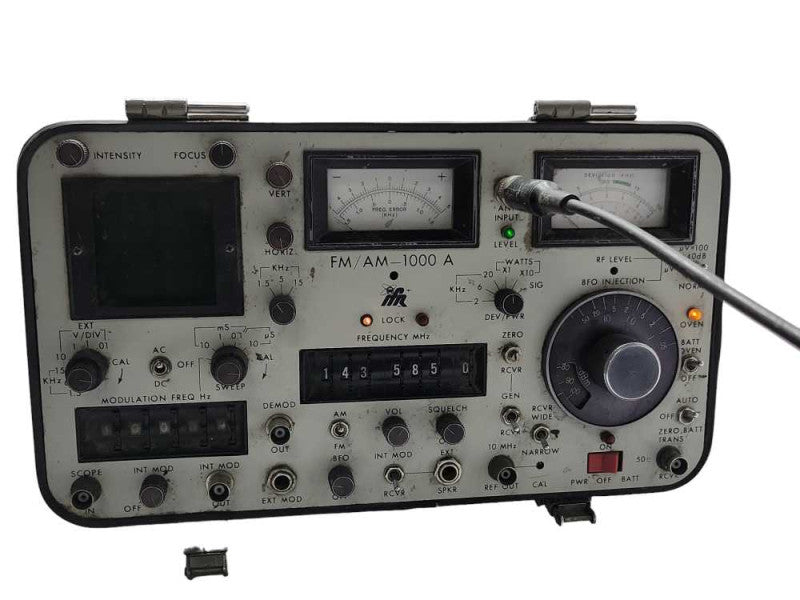 IFR FM/AM 1000A Service Monitor, Powers on, READ _