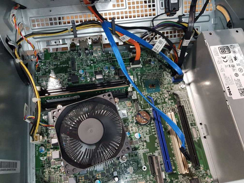 Dell Optiplex 7040 MT i7- 6700 CPU @  3.40GHz 8GB  DDR4 RaM( NO HDD)