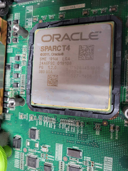 Sun ORACLE SPARC T4-4,  4x Sparc T4 CPU 256 GB RAM, 4x PSU, READ _