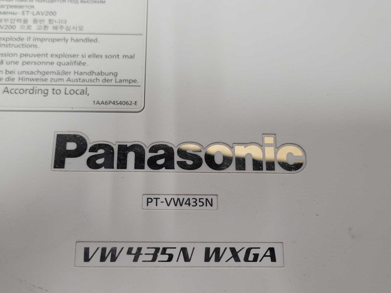 Panasonic PT-VW435NU WXGA LCD Projector 1180 Lamp Hours, NO REMOTE  _