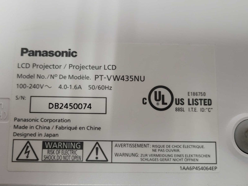 Panasonic PT-VW435NU WXGA LCD Projector 1180 Lamp Hours, NO REMOTE  _