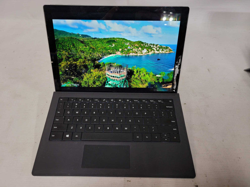 Microsoft Surface Pro 5 (1796) - i5-7300U, 8GB RAM, 256GB SSD - READ