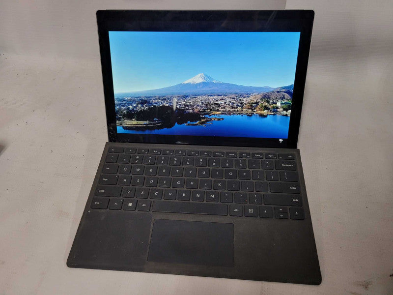 Microsoft Surface Pro 5 (1796) - i5-7300U, 8GB RAM, 256GB SSD - READ