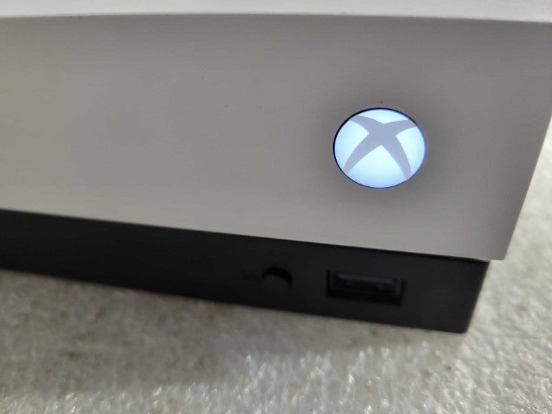 MICROSOFT XBOX ONE X GAMING CONSOLE | 1787 | WHITE !